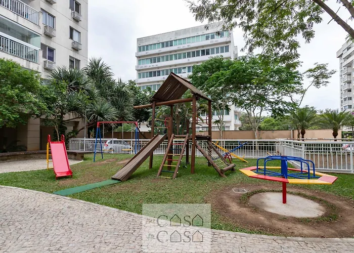 3 QUARTOS em Condominio com PISCINA, ESTACIONAMENTO e Portaria 24h a 300m do Centro de Convenções RIOCENTRO Rio de Janeiro